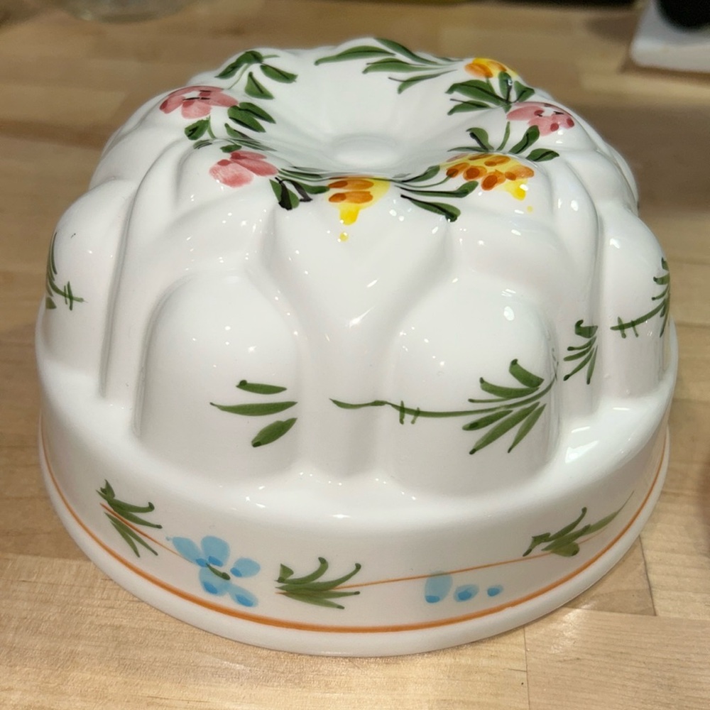 RARE SET CROWNING TOUCH COLLECTION JAPAN CERAMIC WALL DECOR FLORAL BUNDT MOLDS